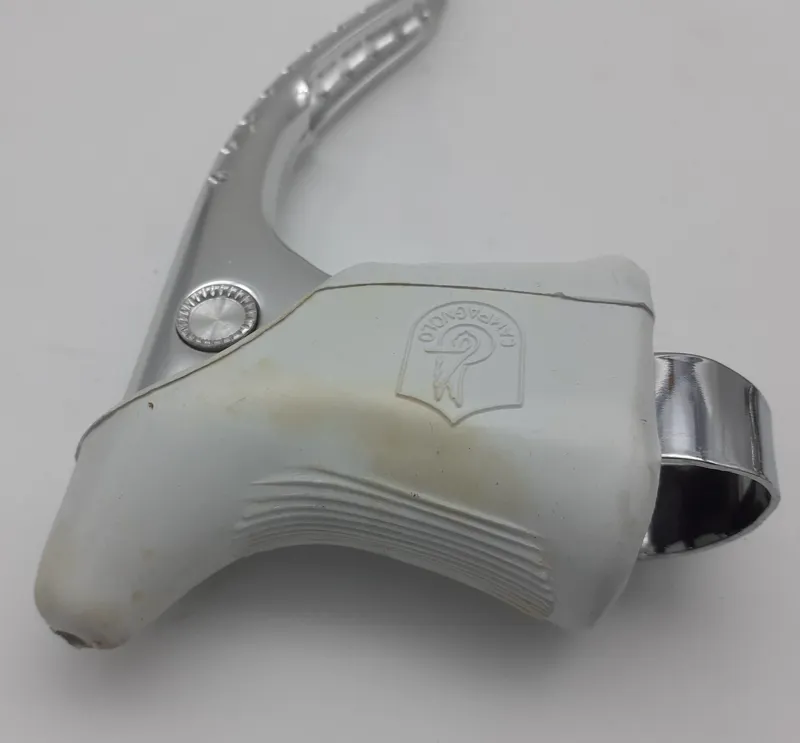 CAMPAGNOLO VICTORY ブレーキキャリパー Campagnolo Victory Full Brake Set In Silver with White Hoods NOS