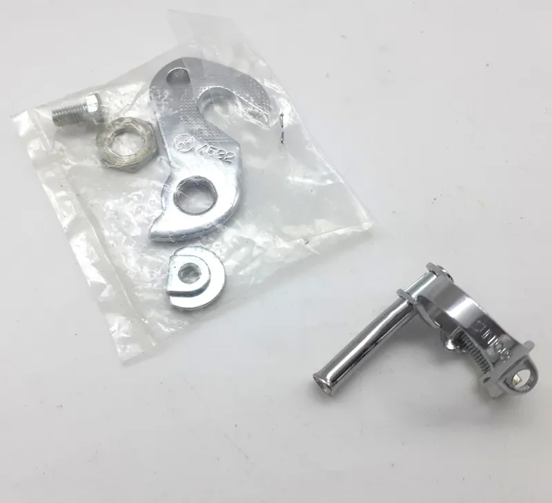Suntour Superbe Tech RD-4700 Rear Derailleur in Silver NOS 1980s