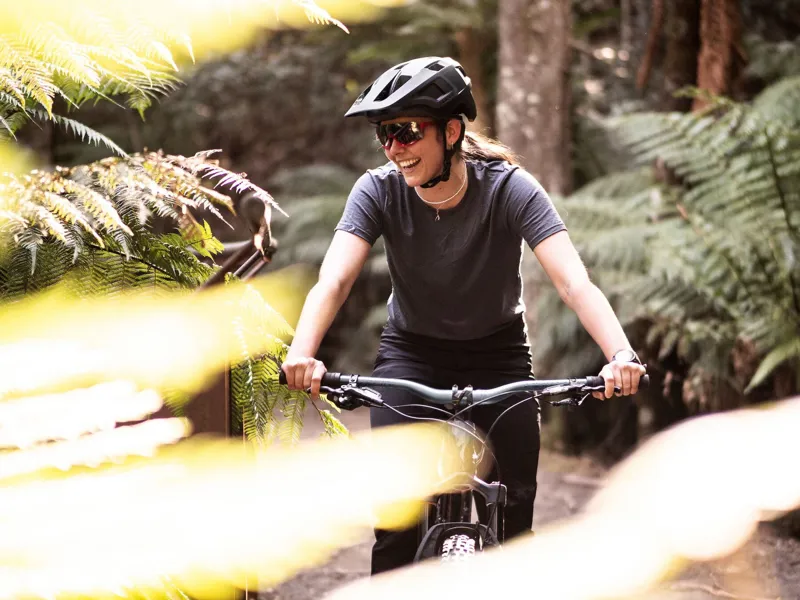 Lazer Finch KineticCore in Matte Black size Youth or Womens 50 - 56 cm-6