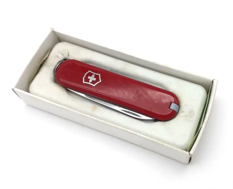 Victorinox Classic SD Swiss Army Pocket Knife in Red NOS Shop Soiled-1