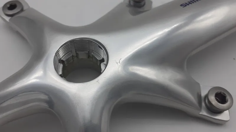 Shimano 105 5501 172.5mm Octalink Cranks Only in Silver Shop Soiled Missing Rings-2