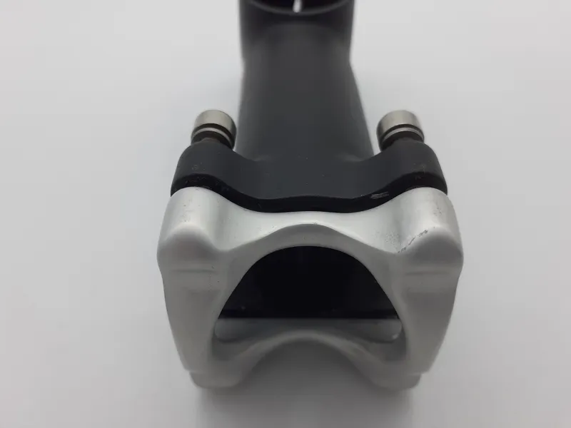 Oval R700 Alloy Stem 90mm 6Deg with 26mm Clamp in Black Shop Soiled	-2