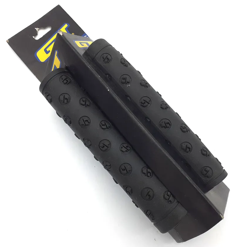 GT Logo Mountain Racing Grips in Black Retro 1990s NOS-1