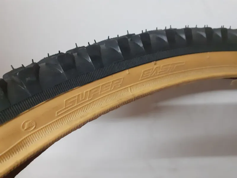Super Fast 26 x 1.75 Tyre in Gum Wall-2