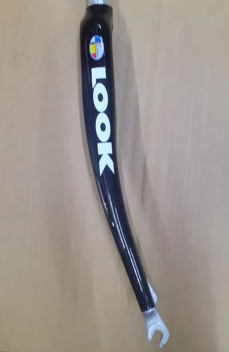 2000 Look Aero 2 Road Carbon Blade 1 Inch Threadless Forks in Gloss Carbon Weave-1