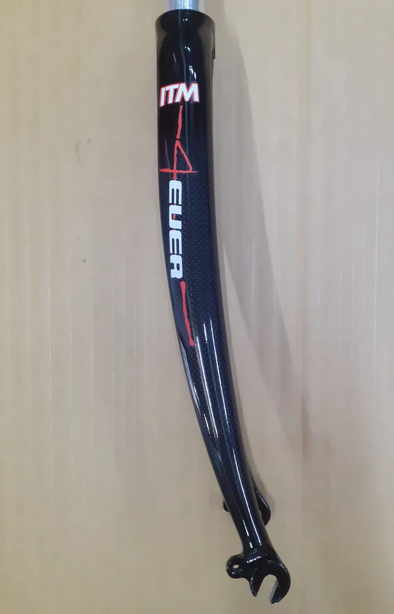 ITM 4 Ever Carbon 1 1/8 Inch Threadless Forks in Gloss Carbon Weave-1