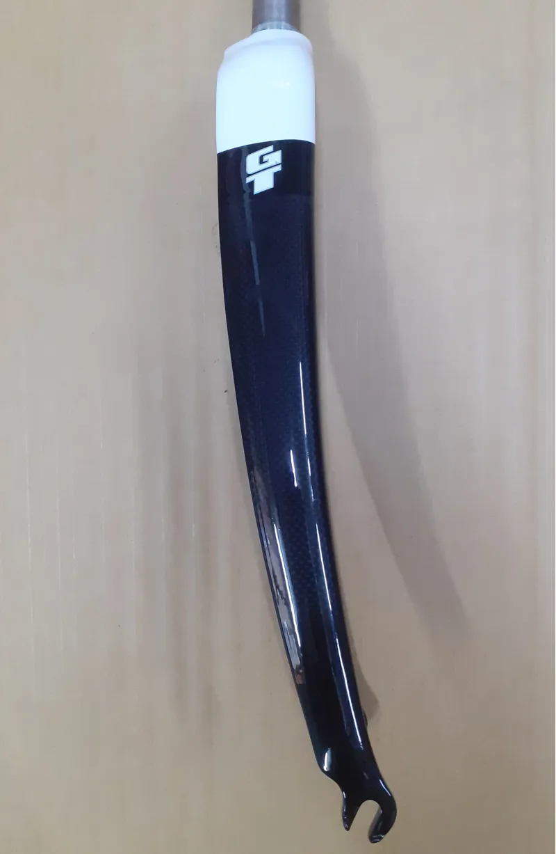 2000 GT ZR-3000 Road Carbon Blade 1 Inch Threadless Forks in Gloss Carbon Weave / White-1