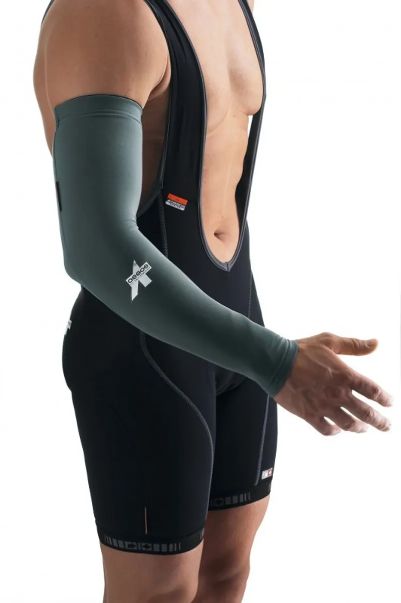 Assos Roubaix Arm Warmers in Grey Titanium size XL