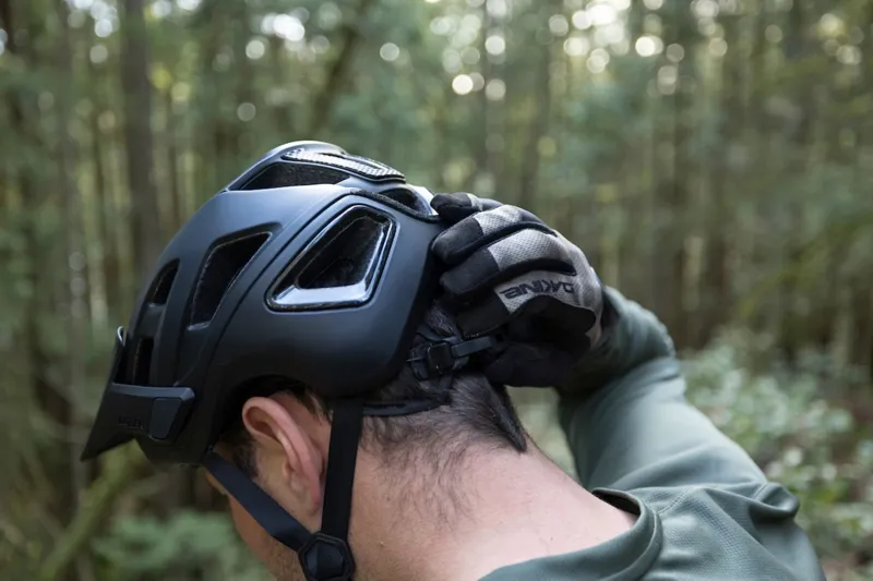 Lazer Jackal KinetiCore Helmet in Matt White/Black-6