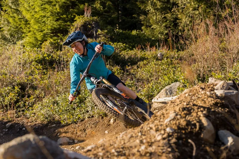 Lazer Jackal KinetiCore Helmet in Matt White/Black-7