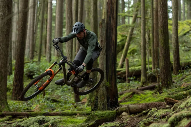 Lazer Jackal KinetiCore Helmet in Matt White/Black-8